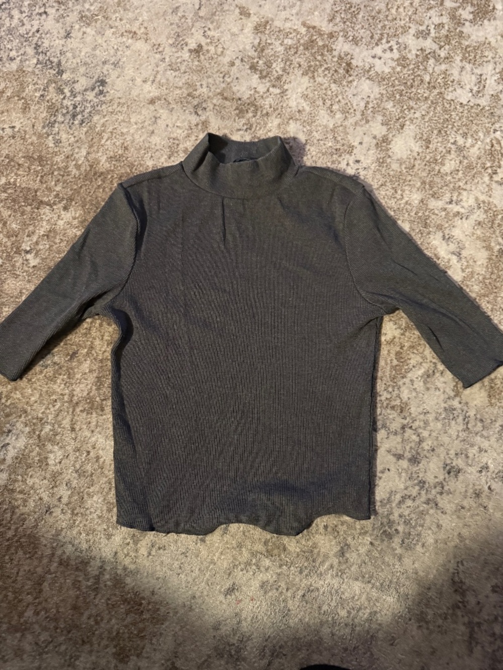 Gray mock neck short crop sleeve top